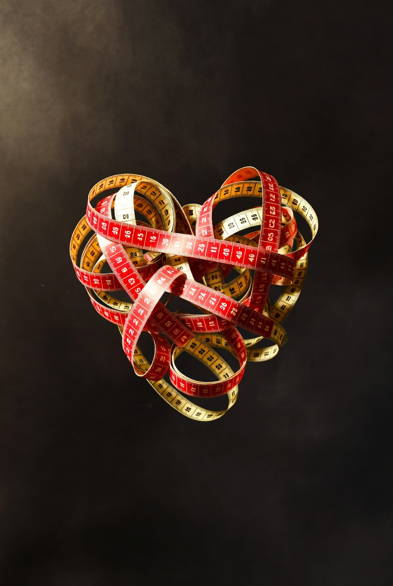 אהבה במעקב, התחלות חדשות. נא&nbsp;להכיר